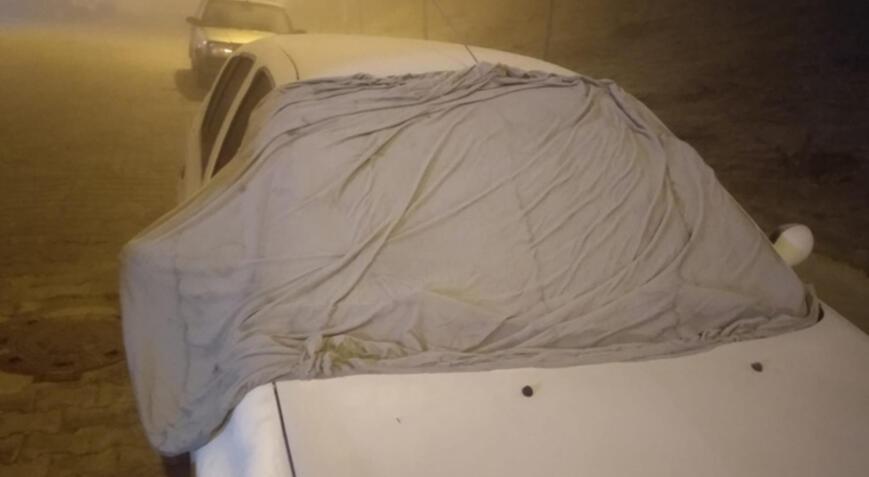 Elazığ’da sıcaklık -6’ya düştü, araçlar branda ile örtüldü