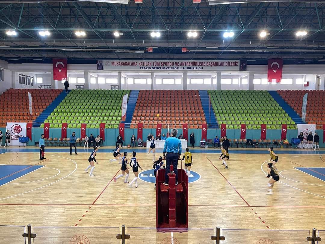 Elazığ Belediye Voleybol Fırsat Tepti