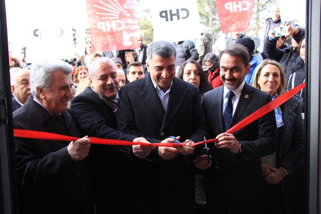 CHP Yazıkonak Belde ve Sivrice İlçe Başkanlıkları Milletvekili Erol’un Katılımıyla Açıldı