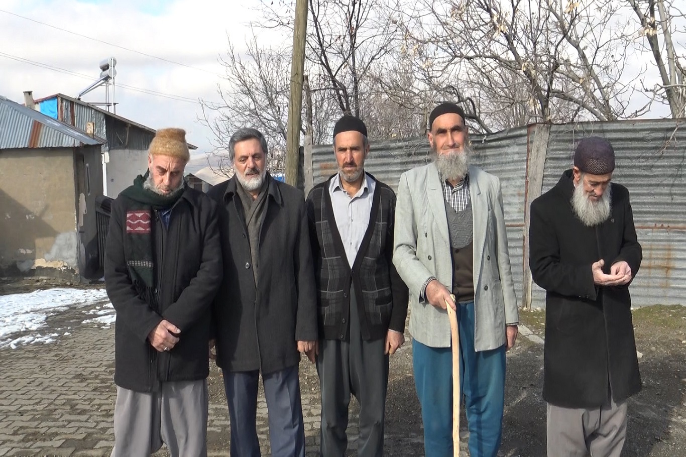 HÜDA PAR İlçe Başkanı ve vatandaşlar domuz sürülerinin tarlalara verdiği zarara dikkat çekti