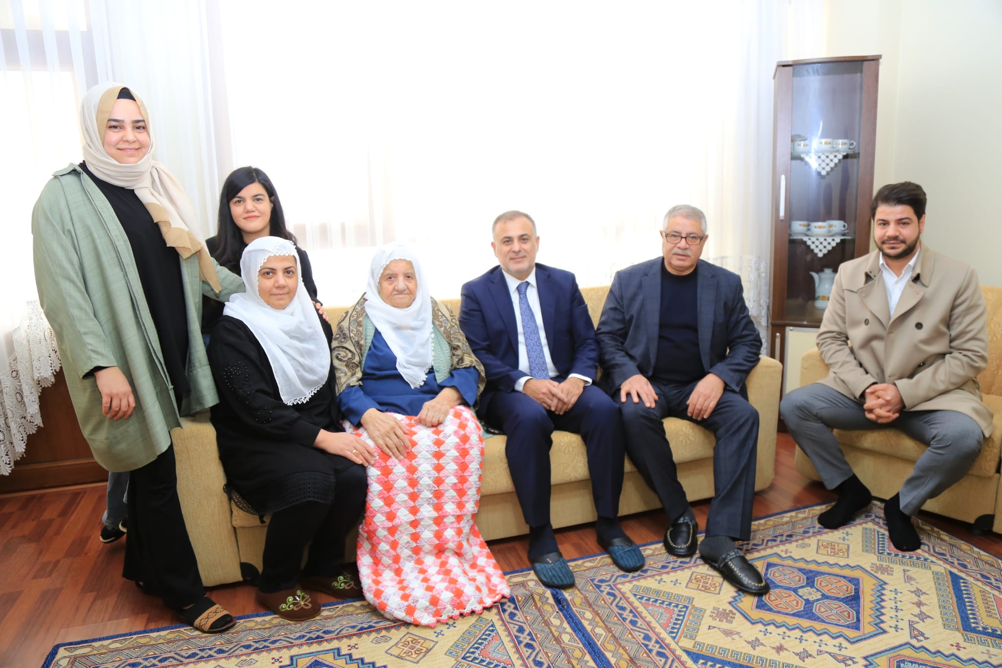 Milletvekili Bulut, sosyal medya fenomeni “Raife Babaanne’yi” ziyaret etti.