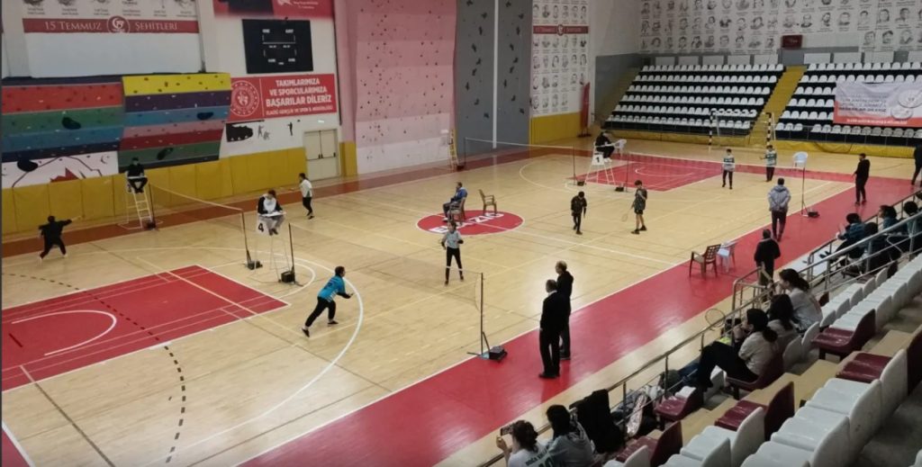 Badminton İl Şampiyonasına Start Verildi