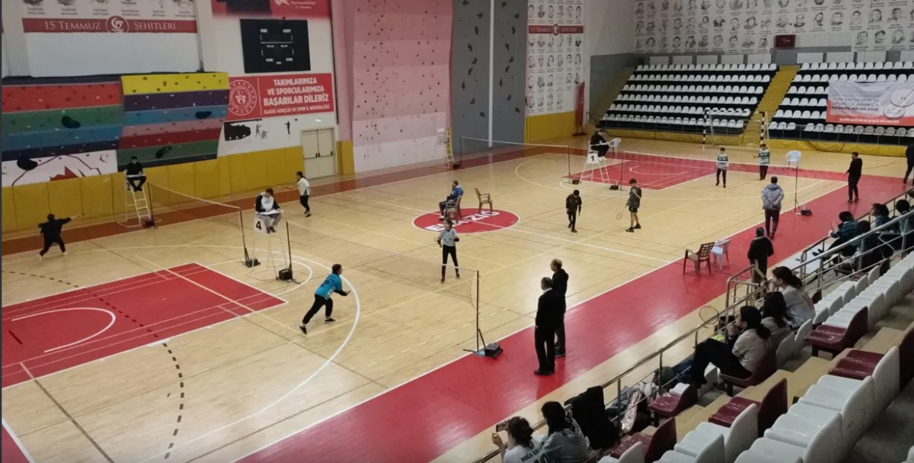Badminton İl Şampiyonasına Start Verildi