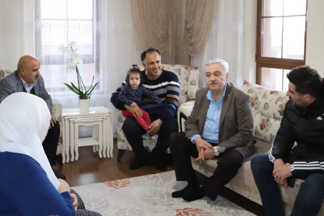 ÇİÇEK TEYZE; “CUMHURBAŞKANIMIZA BÖBREĞİMİ VERİRİM, ONU; ÇOK SEVİYORUM”