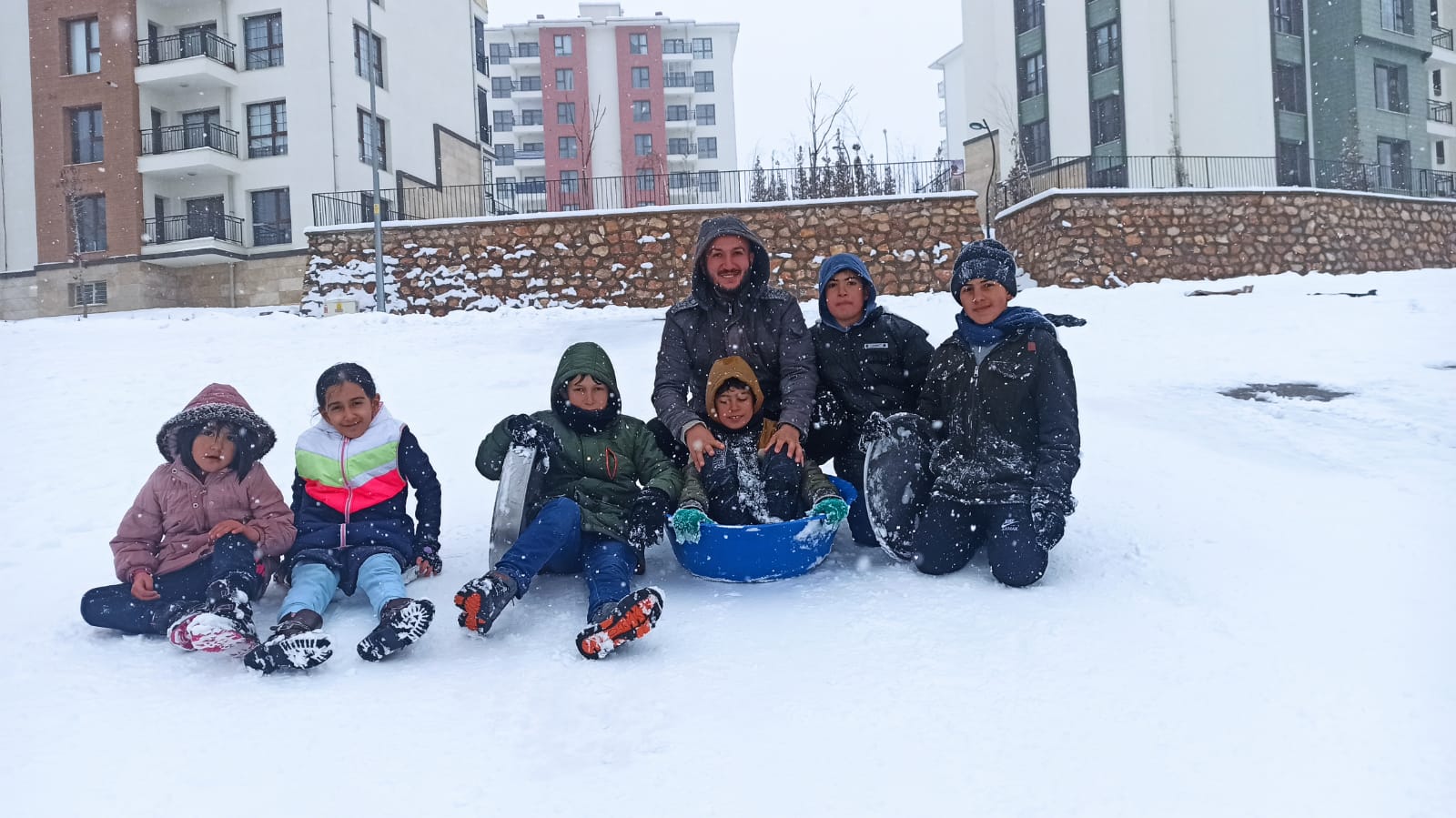 Elazığ’da Yemişlik TOKİ’de Çocuklar Karın Keyfini Çıkardı