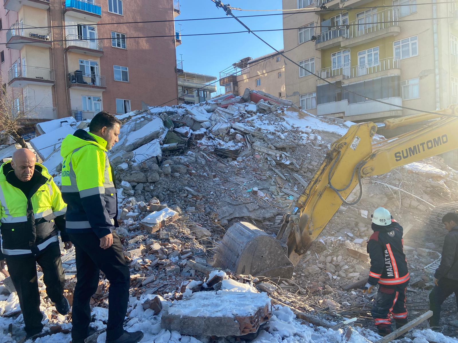 DEMİRCİ MALATYA’DA AFETZEDELERİ ZİYARET ETTİ…