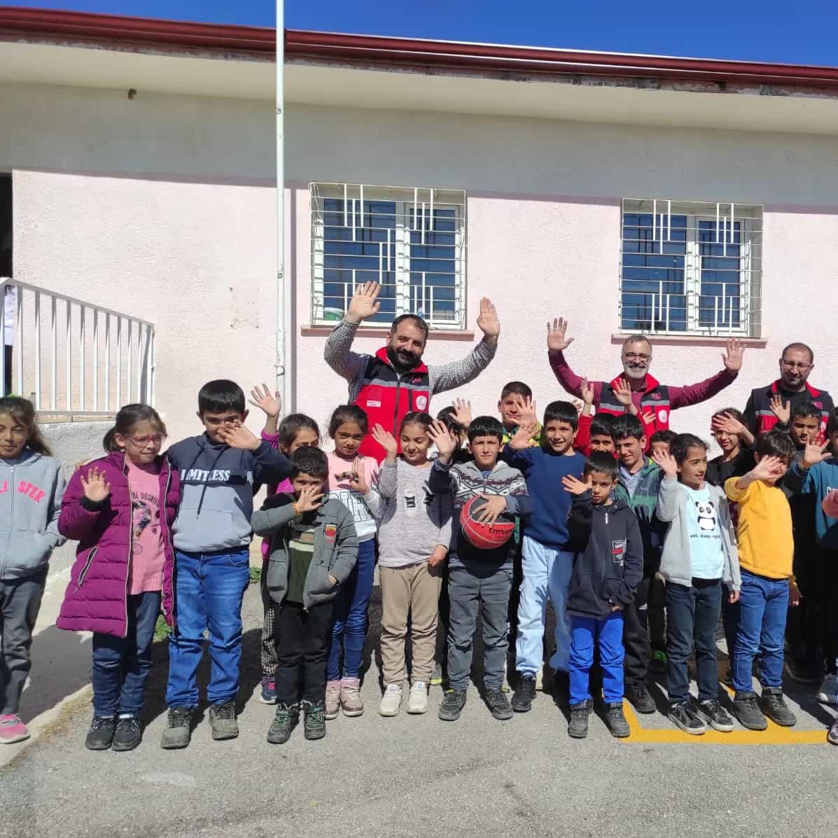 Depremzedelere yönelik psikososyal destek devam ediyor