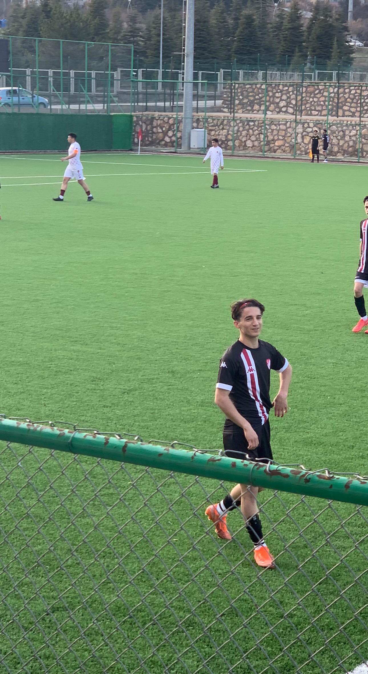 Elazığspor Akademi Oyuncusu Mustafa Bingöl ile Profesyonel Sözleşme İmzaladı