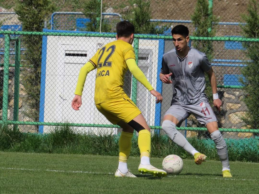 Gakkoş Derince’ye Direnemedi