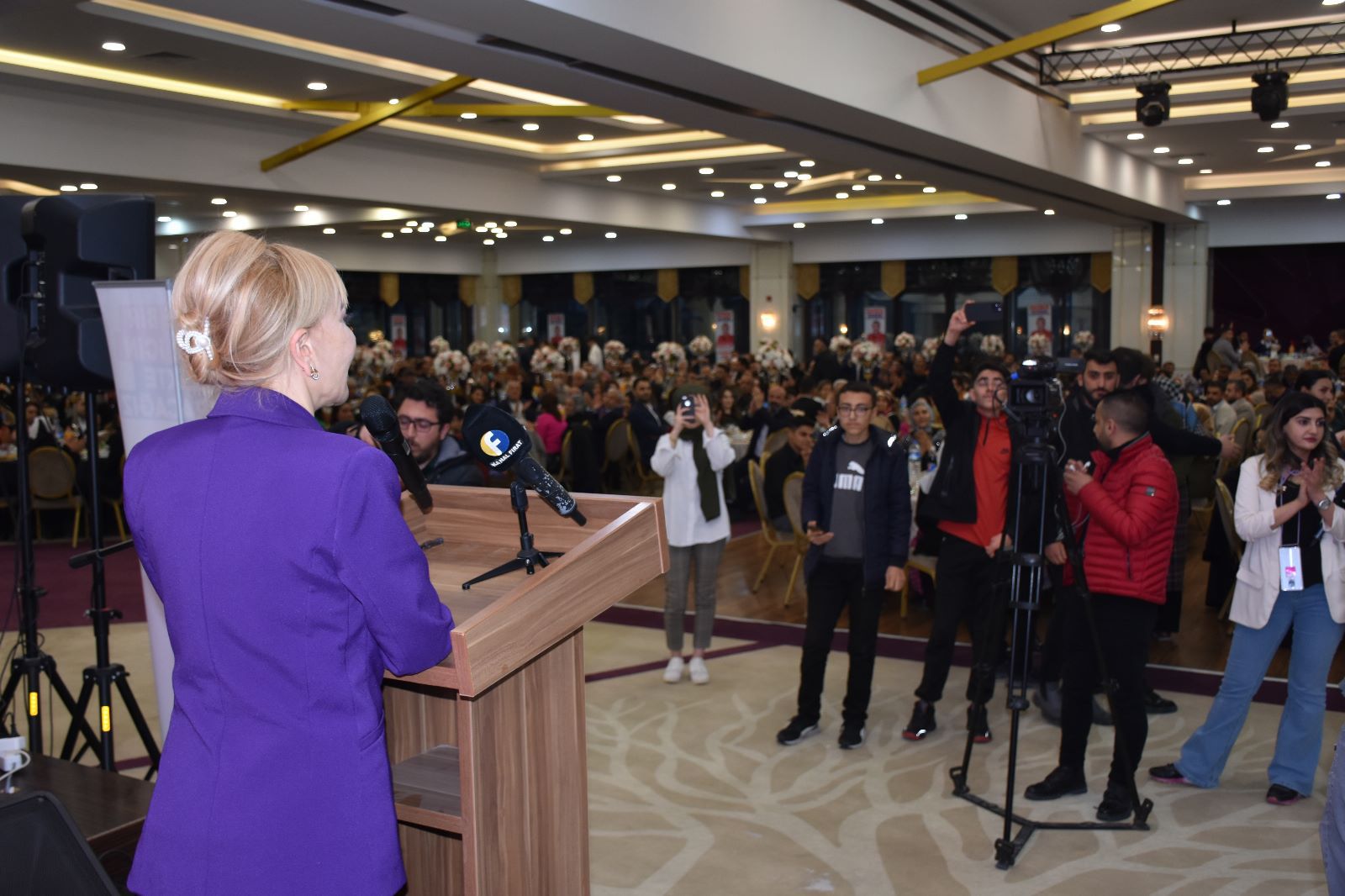 BAĞIMSIZ ADAY PROF. DR. YASEMİN AÇIK, ÇALIŞANLARI VE AİLELERİYLE BİR ARAYA GELDİ