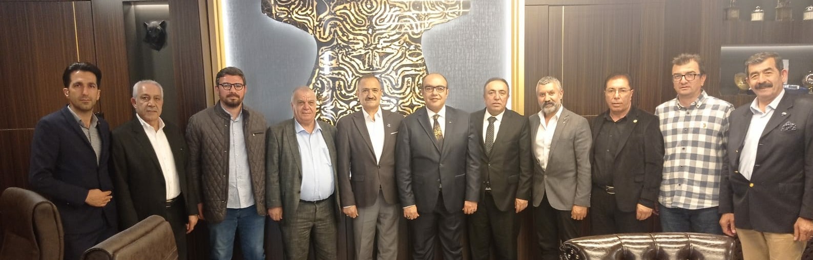 Ege Elazığlilar Dernekler Federasyon Başkanı Karataş İzmir Adalet Komisyonu Başkanı Oktay Taburu makamında ziyaret etti.