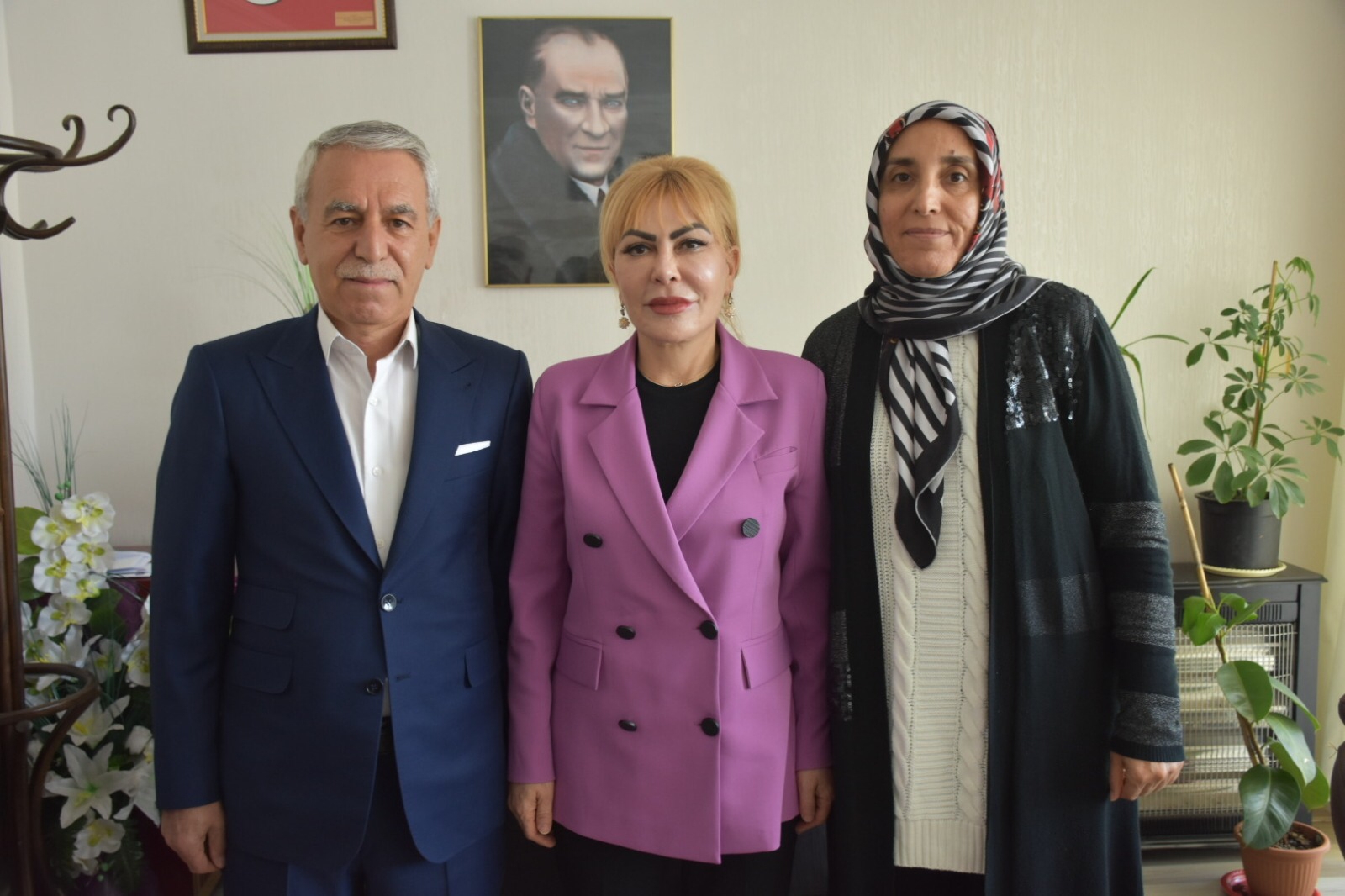 BAĞIMSIZ ADAY PROF. DR. YASEMİN AÇIK’A ODA BAŞKANLARINDAN TAM DESTEK GELDİ