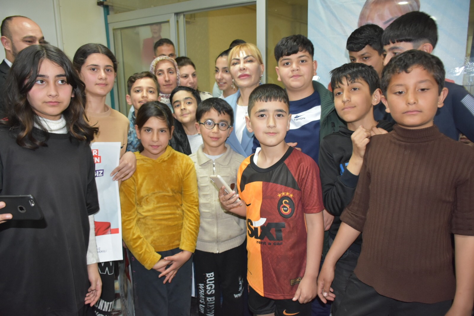 ARTIK 24 SAAT ONA YETMİYOR, ŞEHRİN TÜMÜYLE KUCAKLAŞMAK İÇİN KOŞTURUYOR  