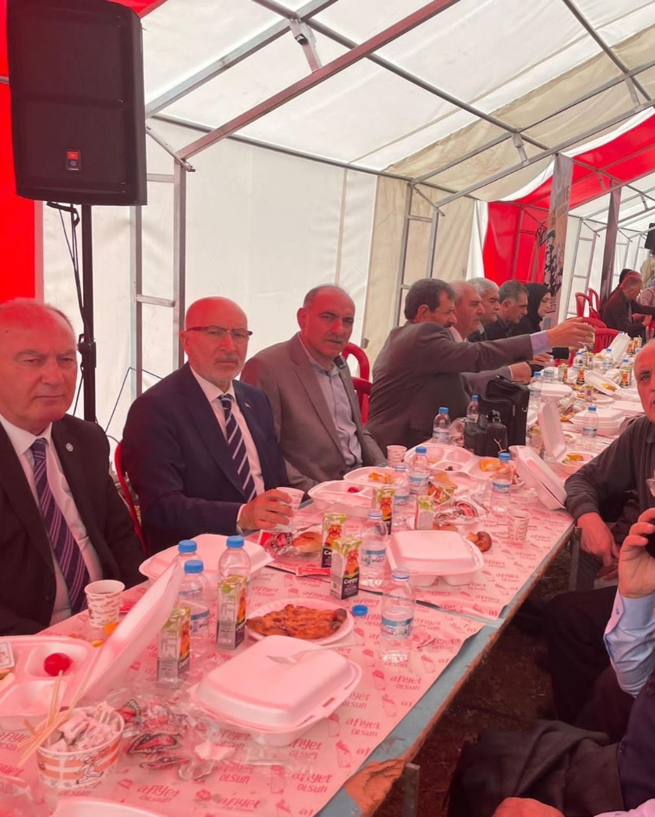 İYİ PARTİ MİLLETVEKİLİ ADAYI SÖNMEZ, BAYRAMI DEPREMZEDELERLE BİRLİKTE KARŞILADI