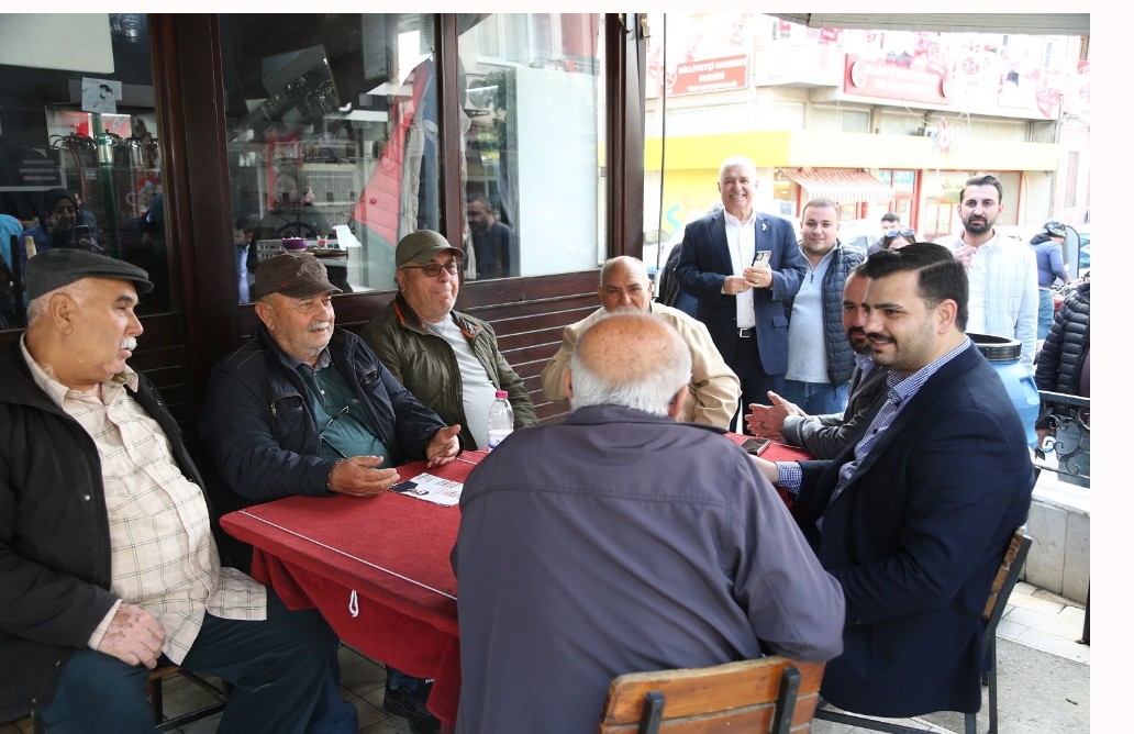 AK Parti Gençlik Kolları Genel Başkanı ve İzmir Milletvekili adayı Eyyüp Kadir İnan Ödemiş ve Tire ziyaretlerinde