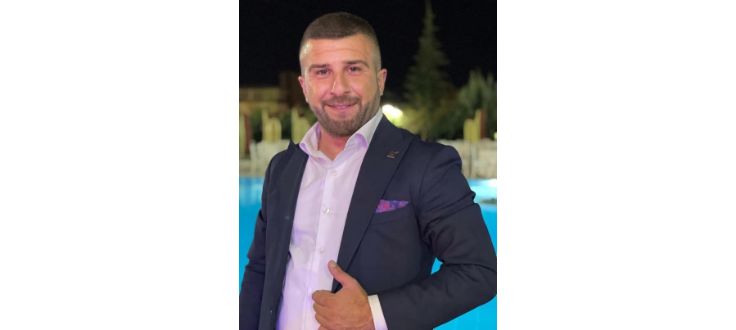 Ali Aygören Söz konusu bu bakanlar istifa etmediği için kamu memurlarının hiyerarşik amiri konumundadırlar. Bu bakanlar seçim kampanyalarında kamu gücünü kullanmaktadırlar