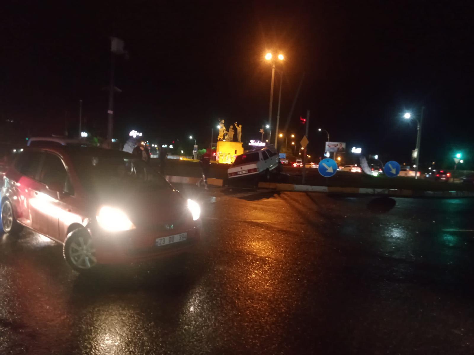 Aşırı yağıştan dolayı otomobil kaza yaptı:1 yaralı