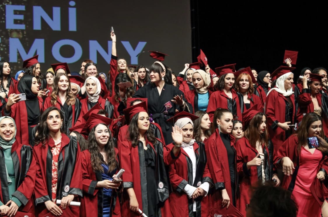 Mezuniyette renkli görüntüler!