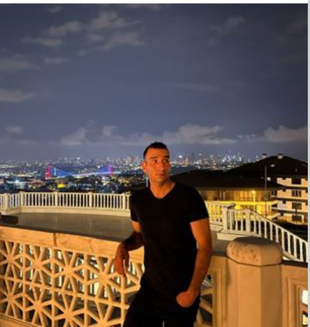 Şehit Piyade Teğmen Fatih Uğur Altınbaş’ın Elazığ’daki baba evine ateş düştü.