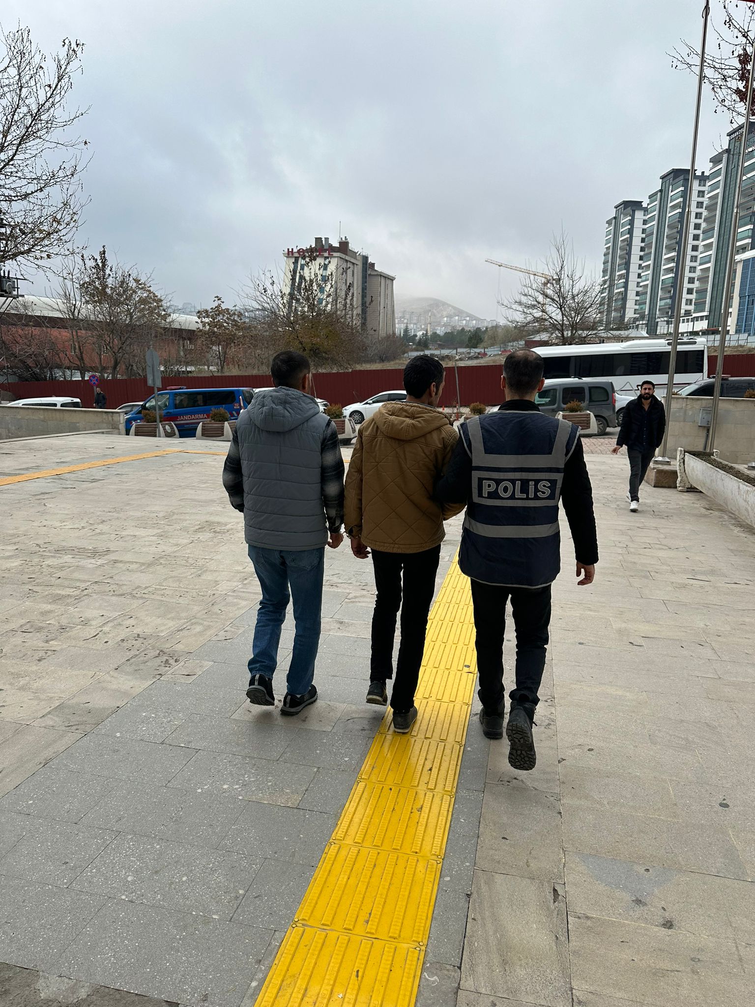 Elazığ Emniyet Müdürlüğünce Asayiş uygulamasında Kesinleşmiş Hapis Cezası Bulunan 7 Şüpheli Şahıs Yakalandı