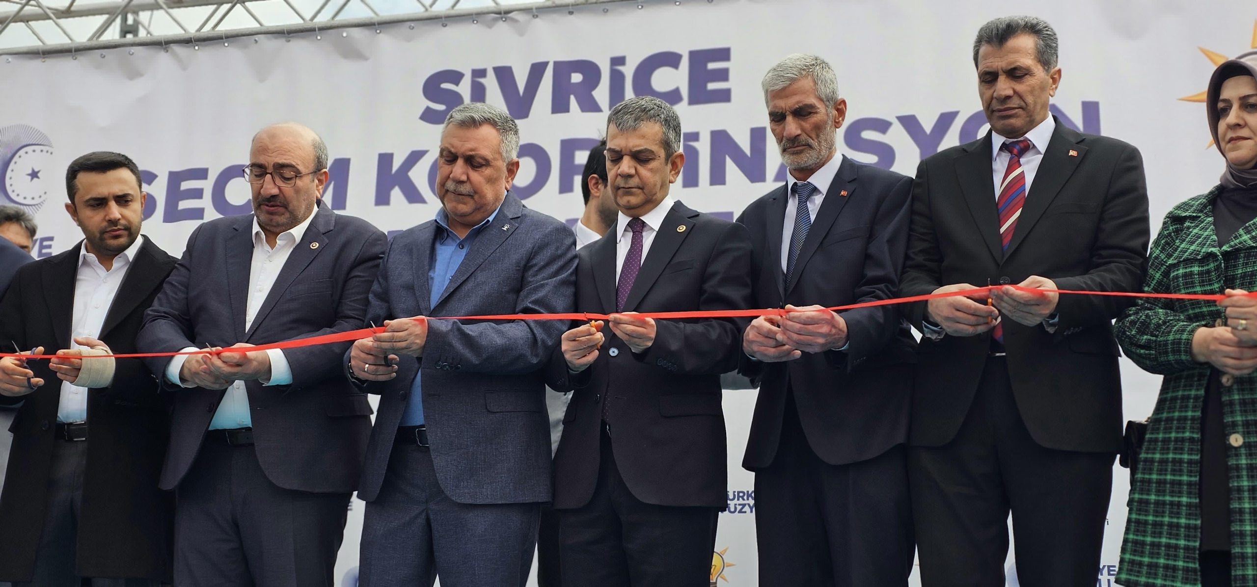 AK Parti Sivrice Seçim Koordinasyon Merkezi Yoğun Katılımla Açıldı
