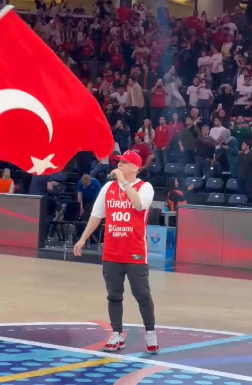 BİNLERCE YÜREK SİNAN ERDEM DE PARLADI