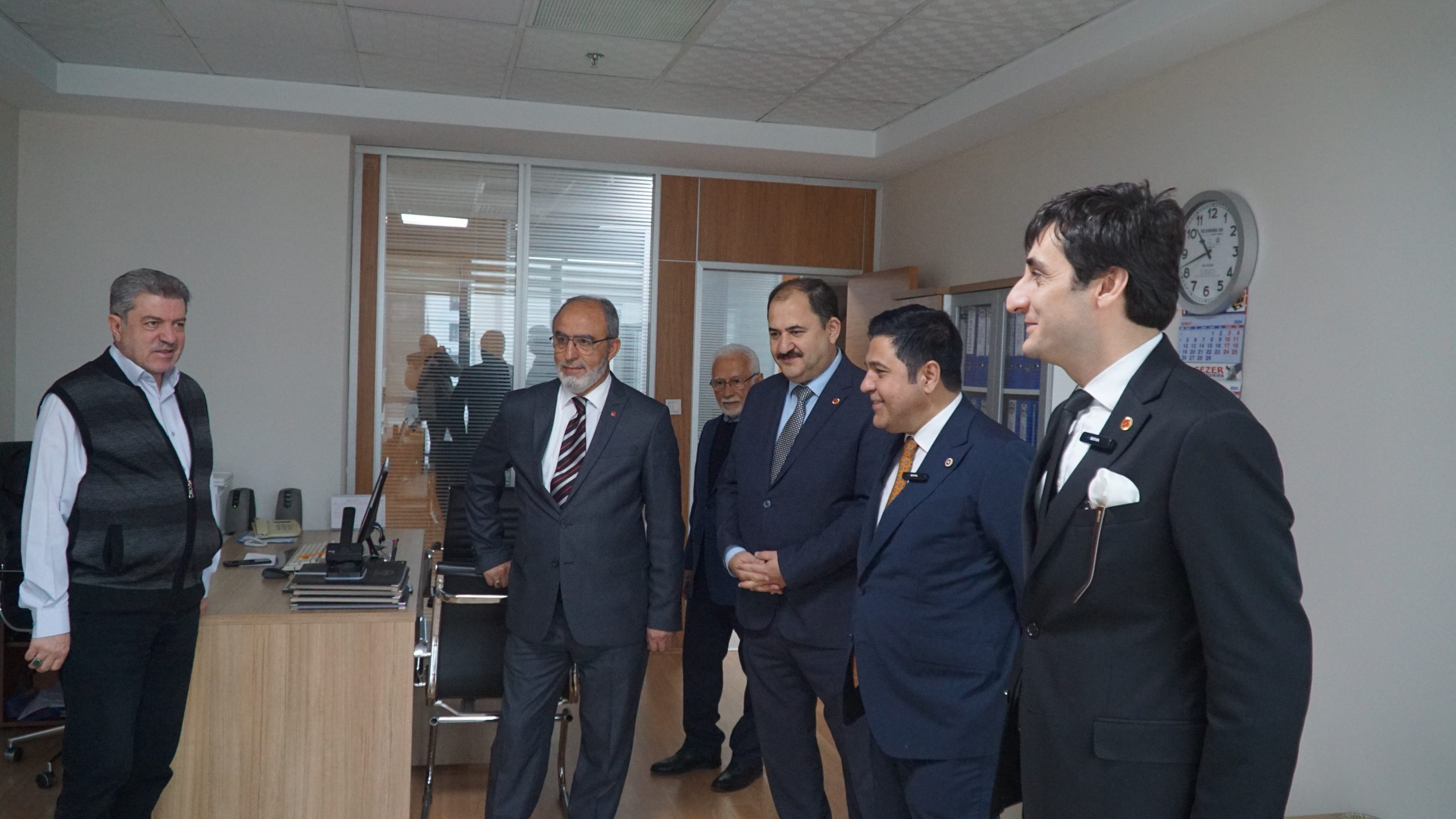 Başkan Adayı Akın, “belediyecilik istişare işidir, belediye başkanı ben her şey de patronum diyemez”