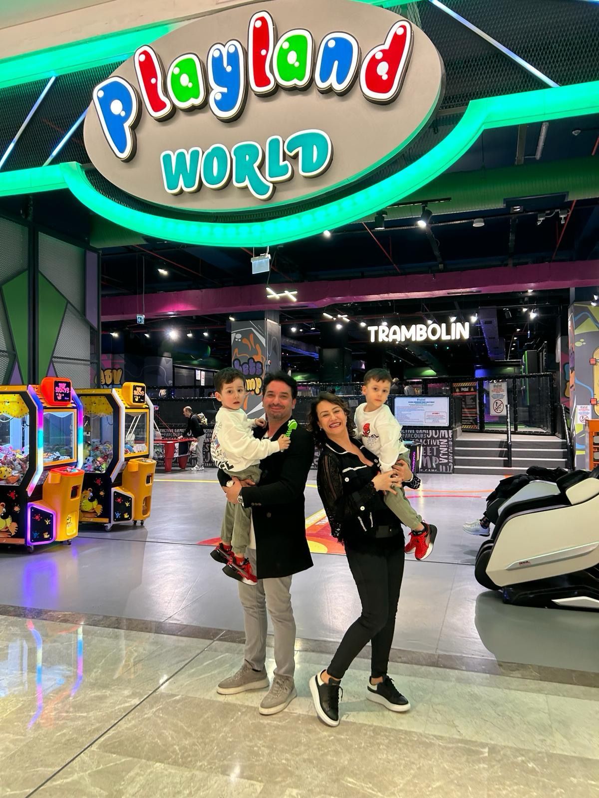 Tibet ve Mert’in doğum günlerini Playland Eğlence Merkezi ‘ta kutladılar