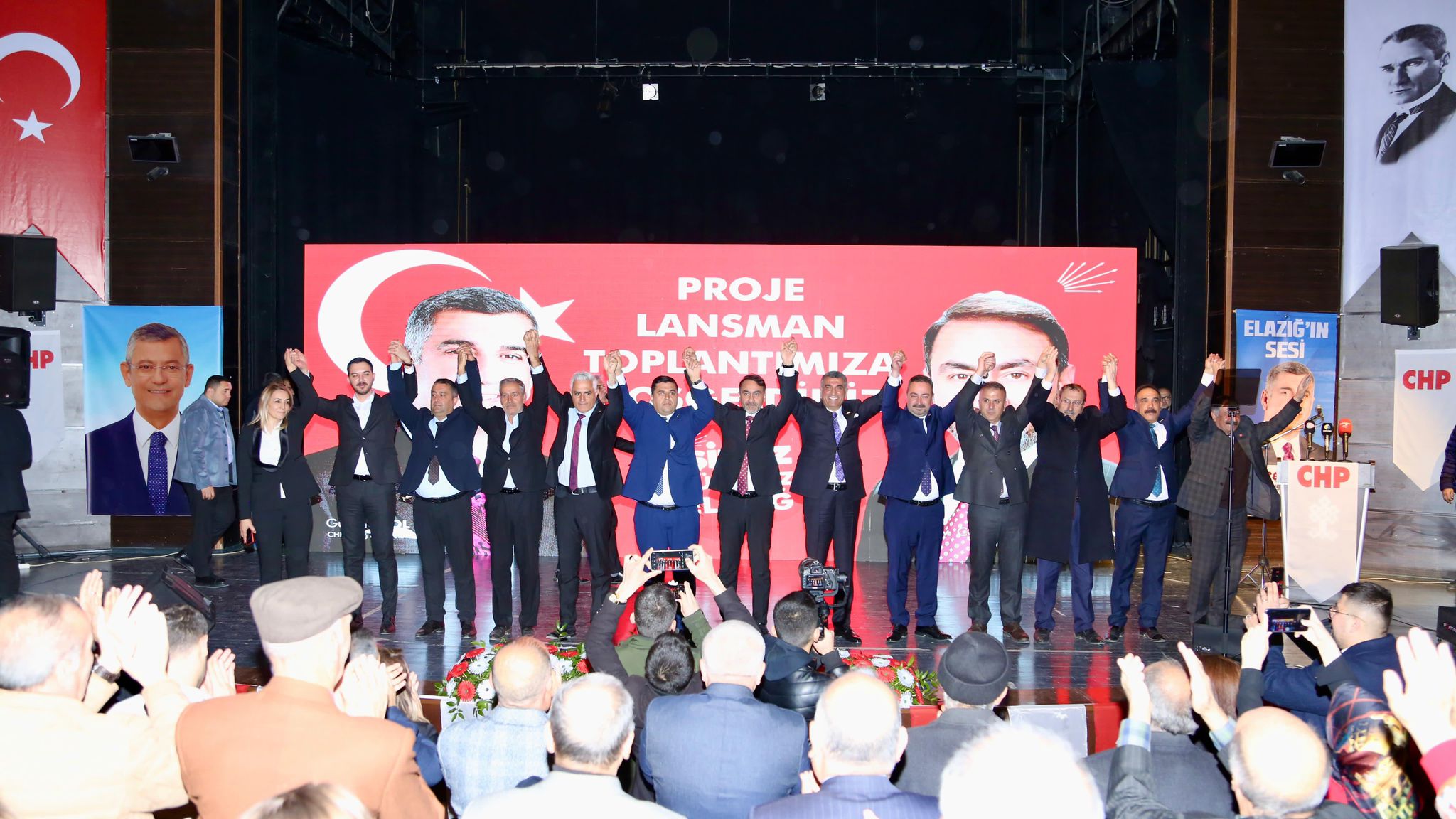 (CHP) Elazığ Belediye Başkan Adayı Av. Coşkun Çağlar Duran, düzenlenen lansman toplantısıyla projelerini açıkladı