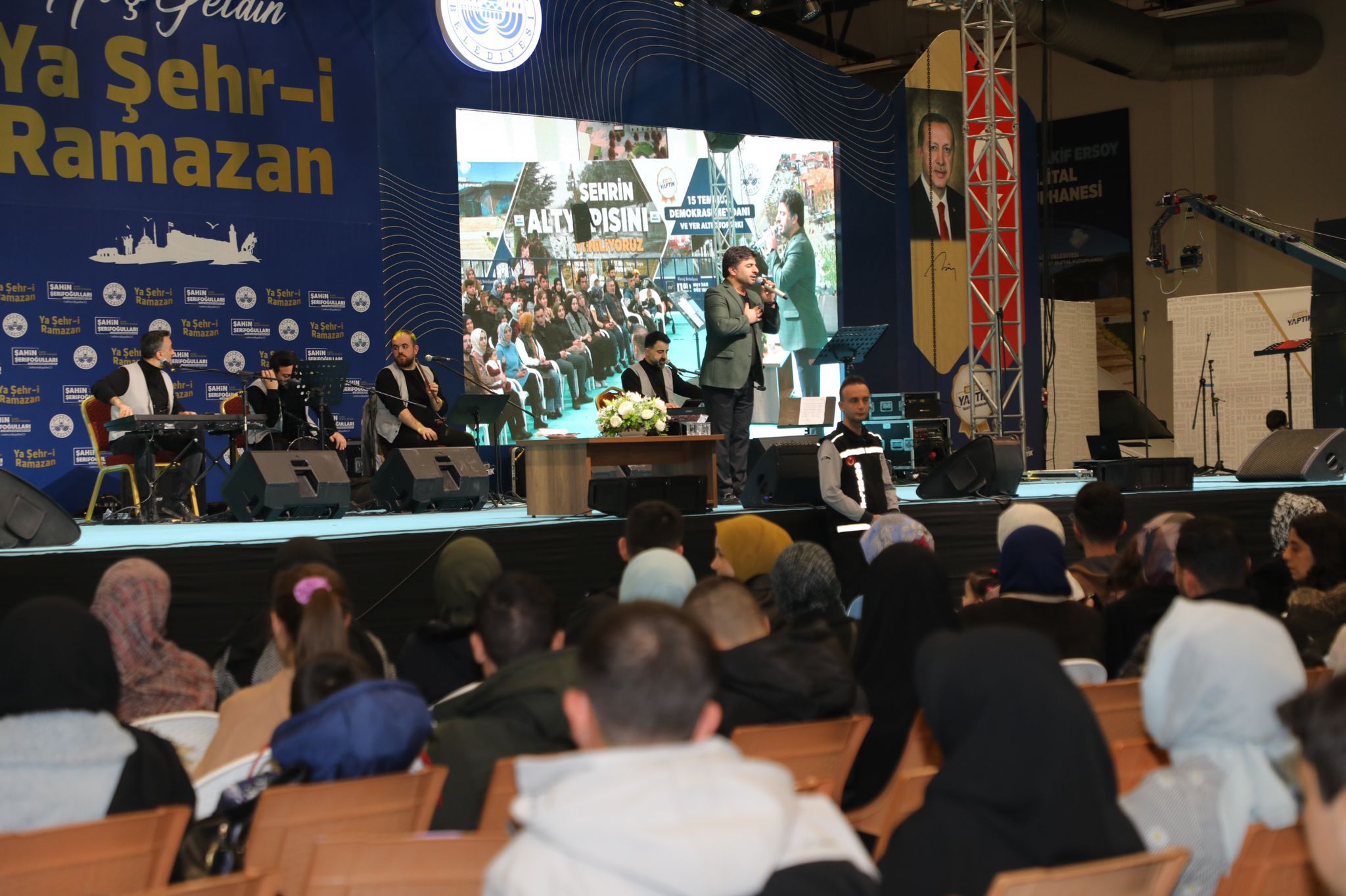 ÜNLÜ SANATÇI SEDAT UÇAN ELAZIĞLILARI MEST ETTİ