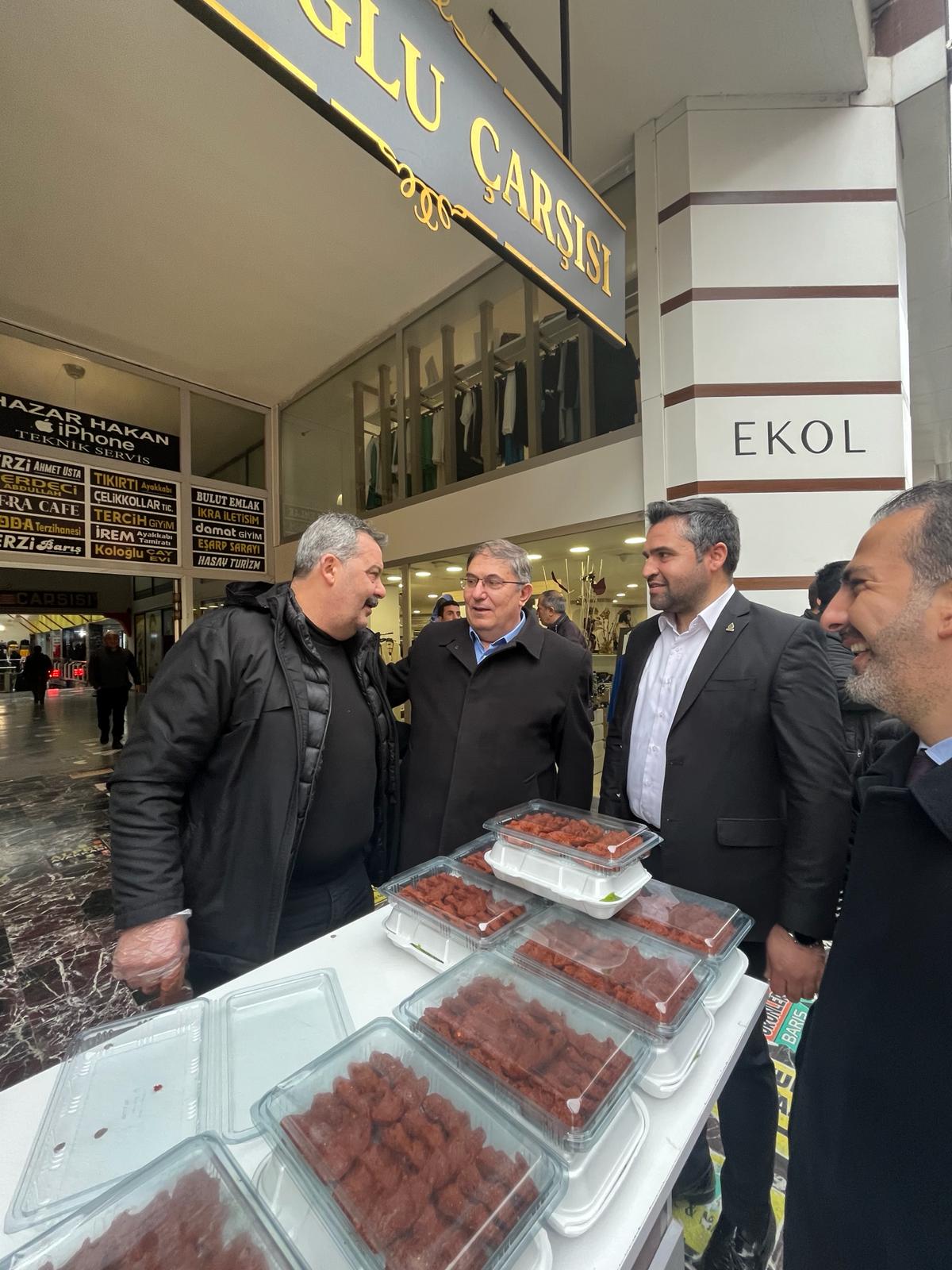 BAŞKAN ADAYI CEYLAN: KENTİMİZE DÜRÜST, ŞEFFAF VE HİZMET ODAKLI DEVA BELEDİYECİLİĞİ GELECEK