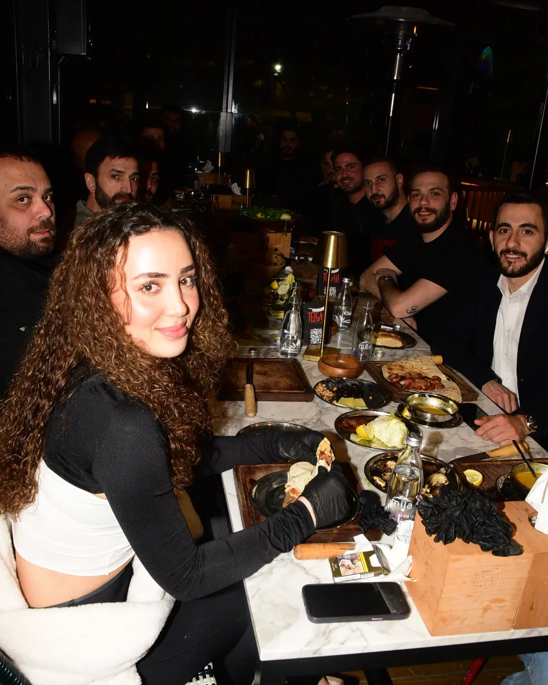 Şarkıcı Rabia Tunçbilek, önceki akşam iftar yemeğinde gazetecileri ağırladı.