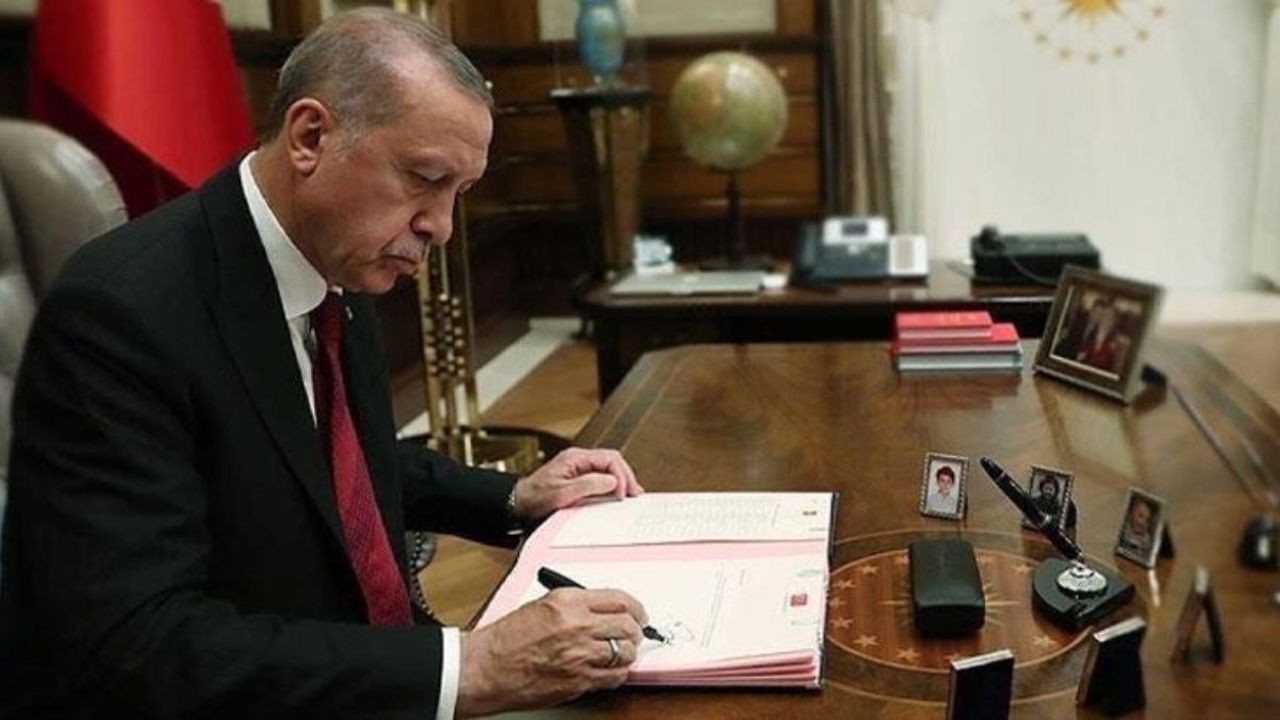 Cumhurbaşkanı Erdoğan İmzaladı: “Jandarma Genel Komutanı, Emniyet Genel Müdürü Değişti, 13 Üniversiteye Yeni Rektör Atandı”