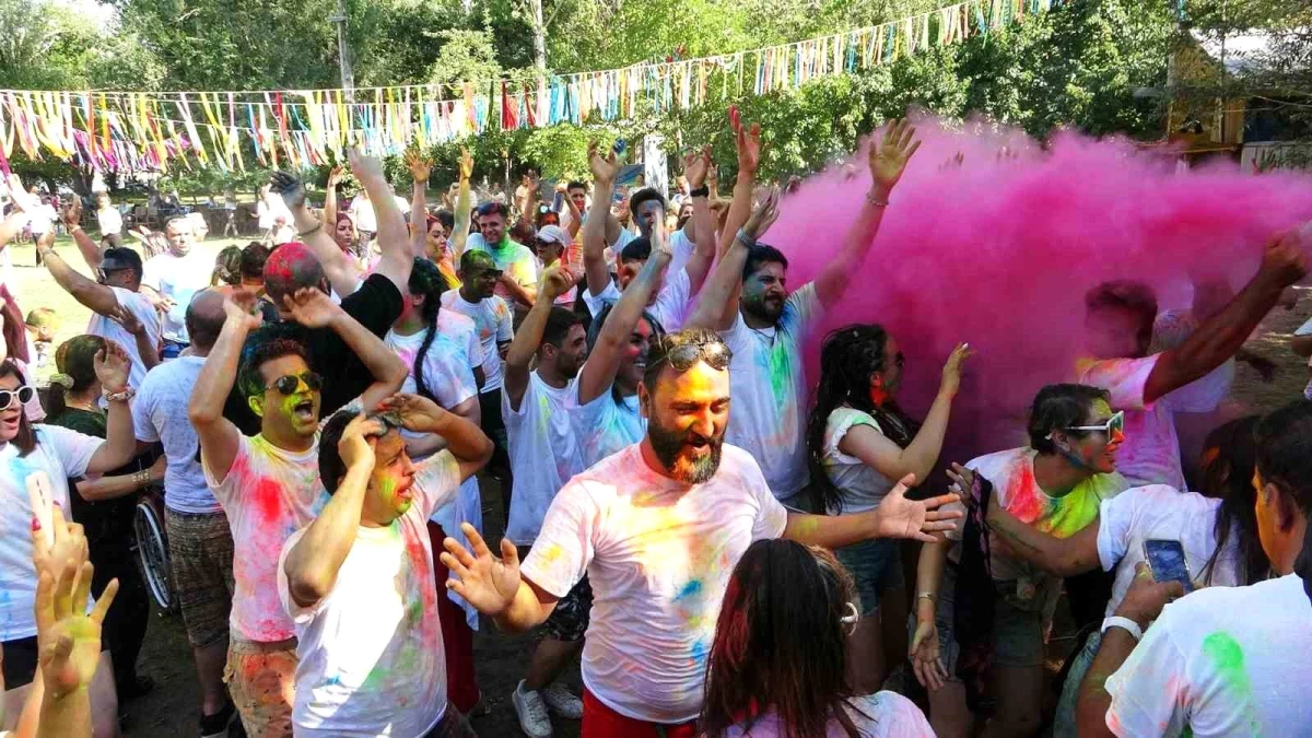 Van’da Boya Ve Su Festivali Başladı 