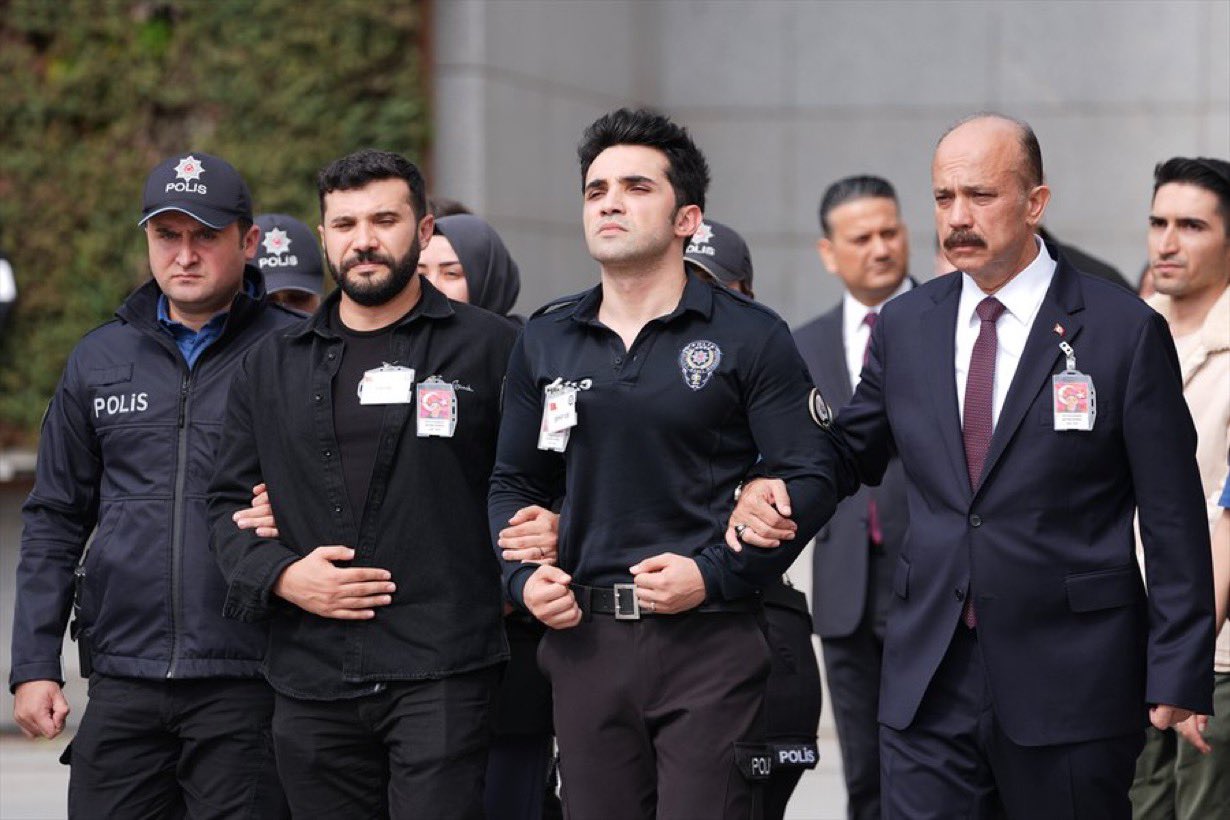 Şehit Şeyda Yılmaz’ın Polis Olan Eşi, Cenaze Törenine Üniformasıyla Katıldı.