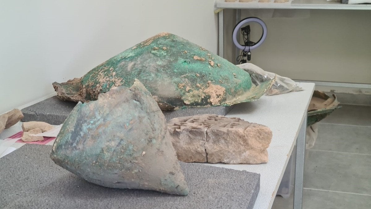 Mehmet Nuri Ersoy: Ayanis Kentinde Yeni Tarihi Eserler Bulundu