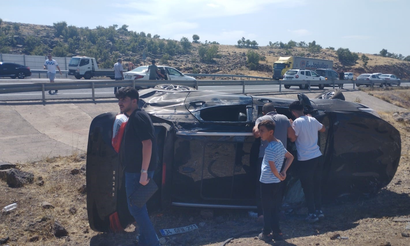 Elazığ’da Otomobil Şarampole Devrildi: 7 Yaralandı 