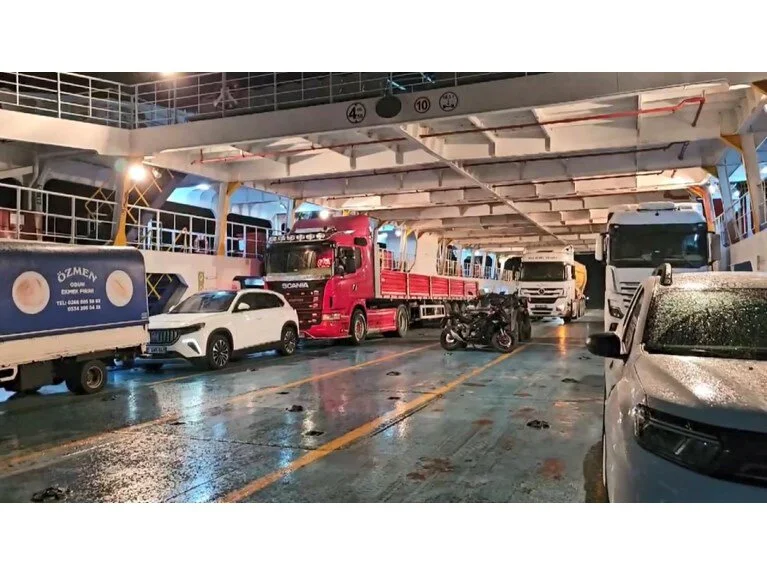 Marmara Denizi’nde Korku Dolu Anlar: Makine Arızası Yapan Feribot Avşa’ya Yanaştı