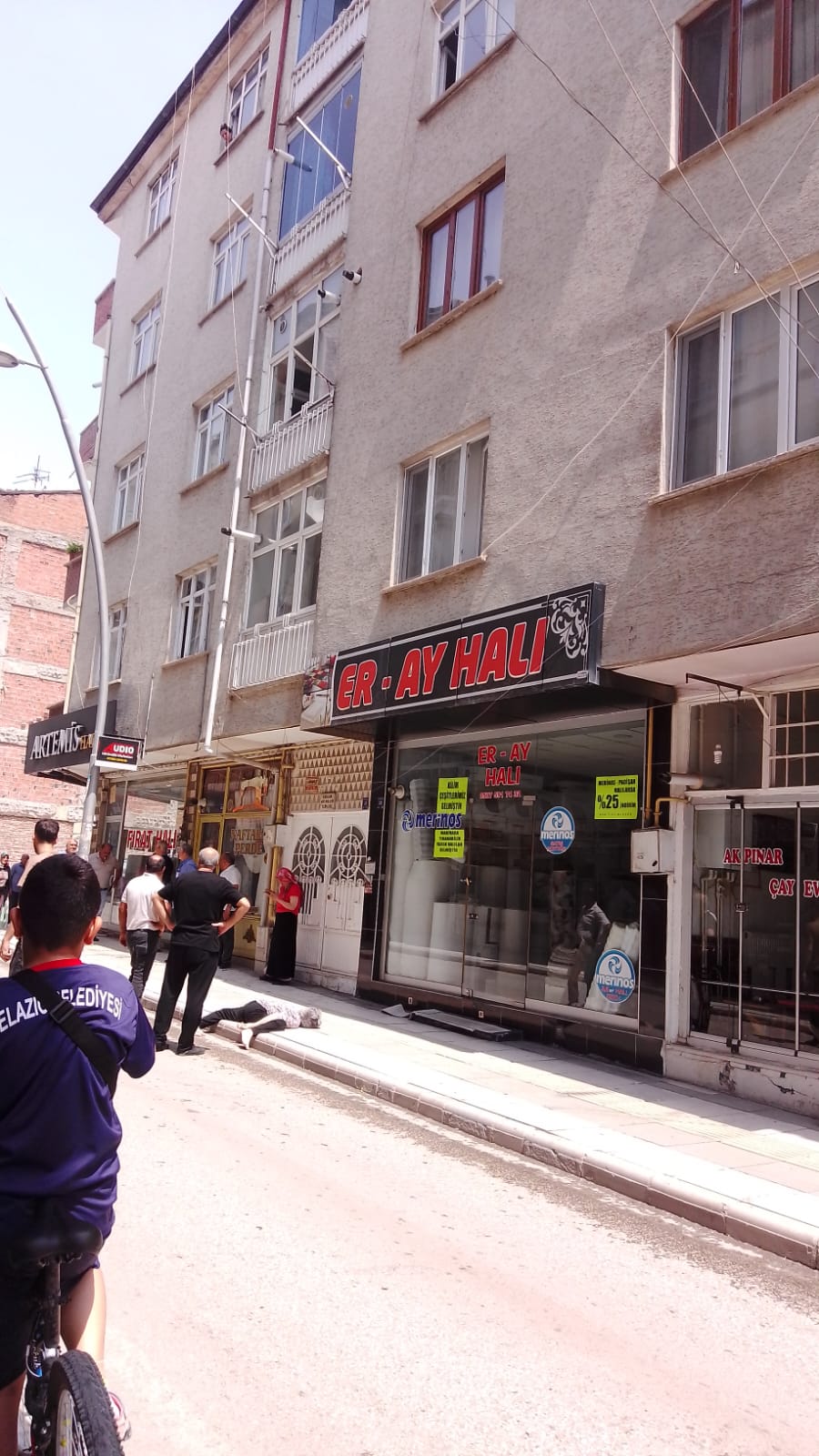 Elazığ’da Psikolojik Sorunları Olduğu İddia Edilen Kadın 4. Kattan Atladı