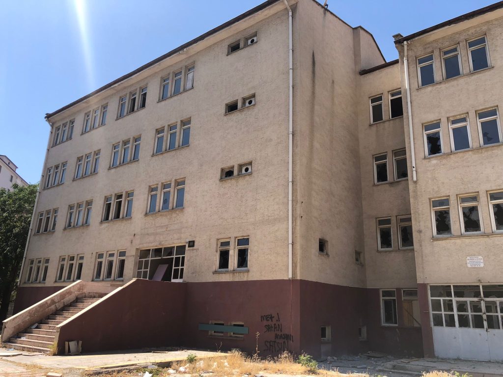 Gazi Lisesi Madde Bağımlılarının ve Suçun Yuvası Haline Geldi