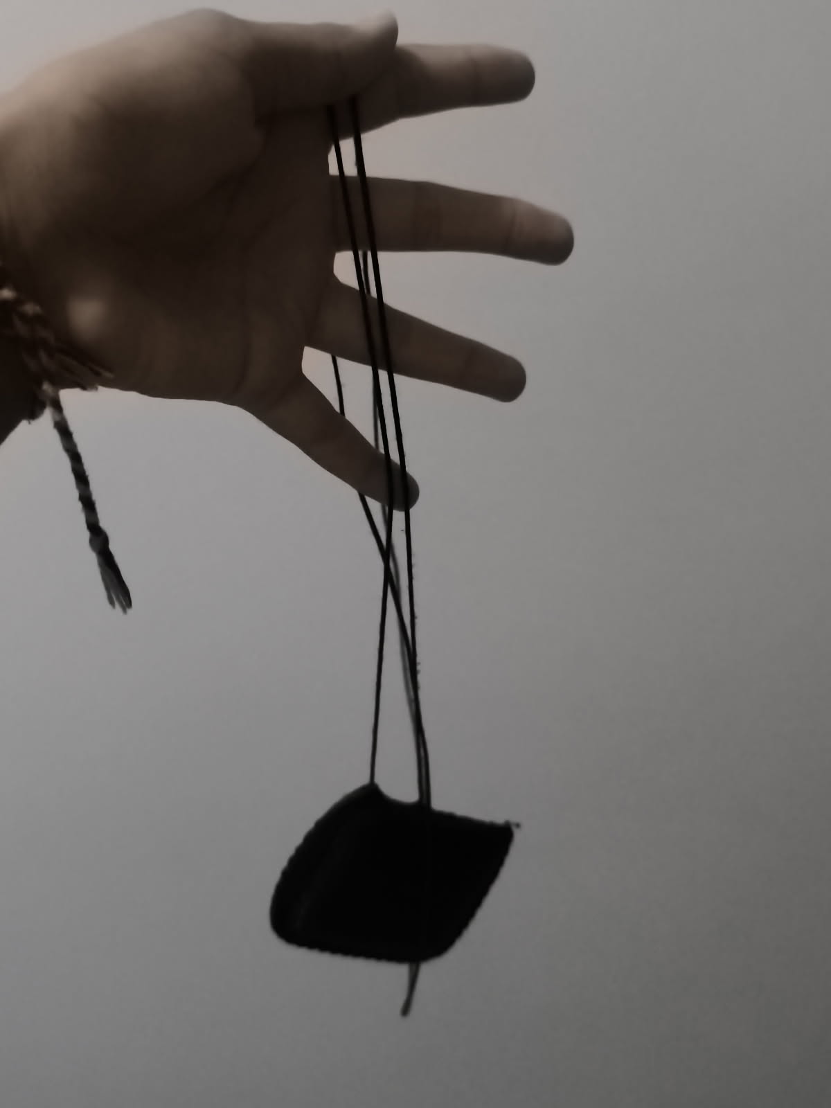 Elazığ’da 13 Yaşındaki Kızın Çantasından Muska Çıktı! Aile Şokta