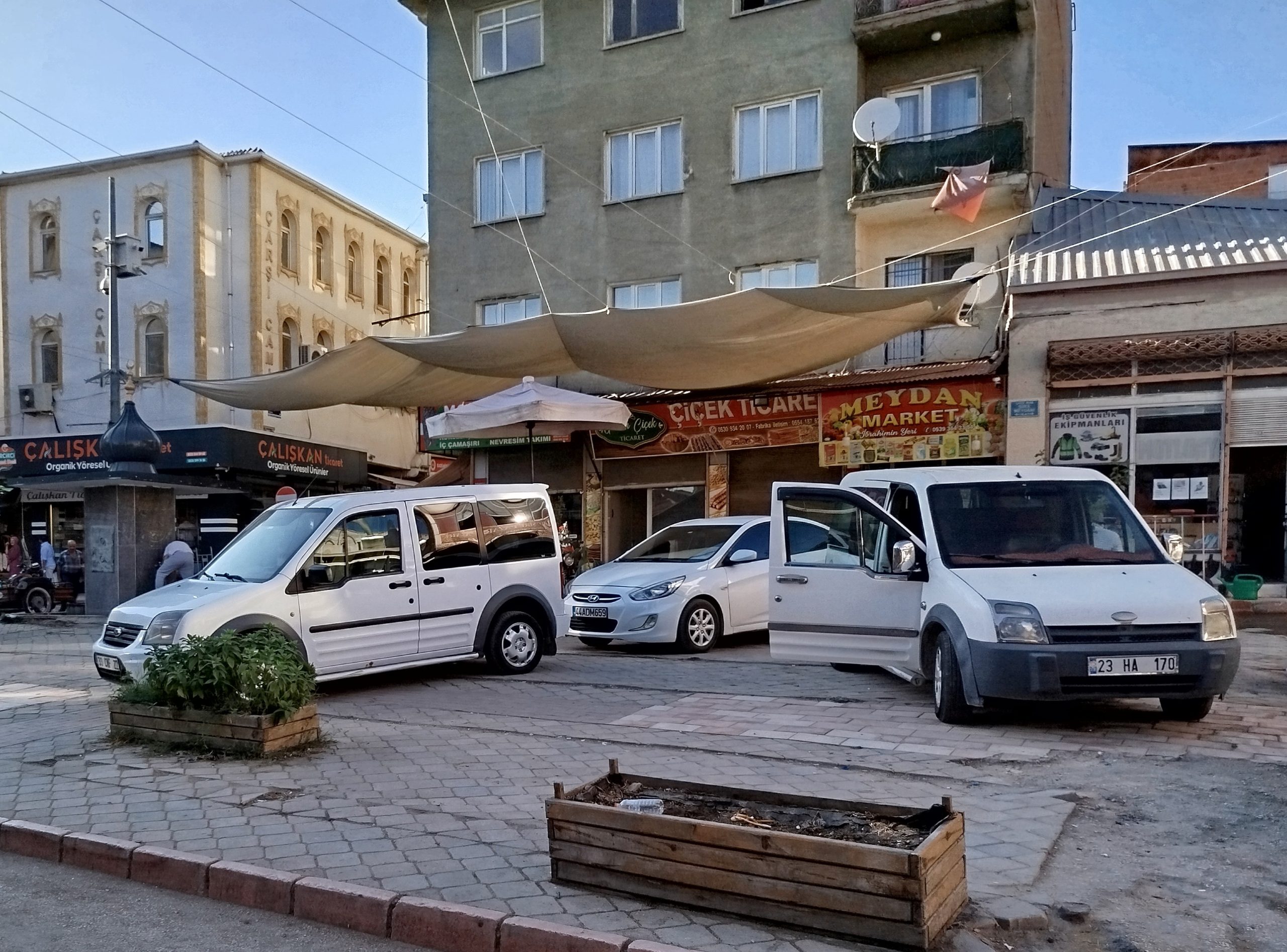 Vatandaş Parkı Araç İstilasına Uğradı”