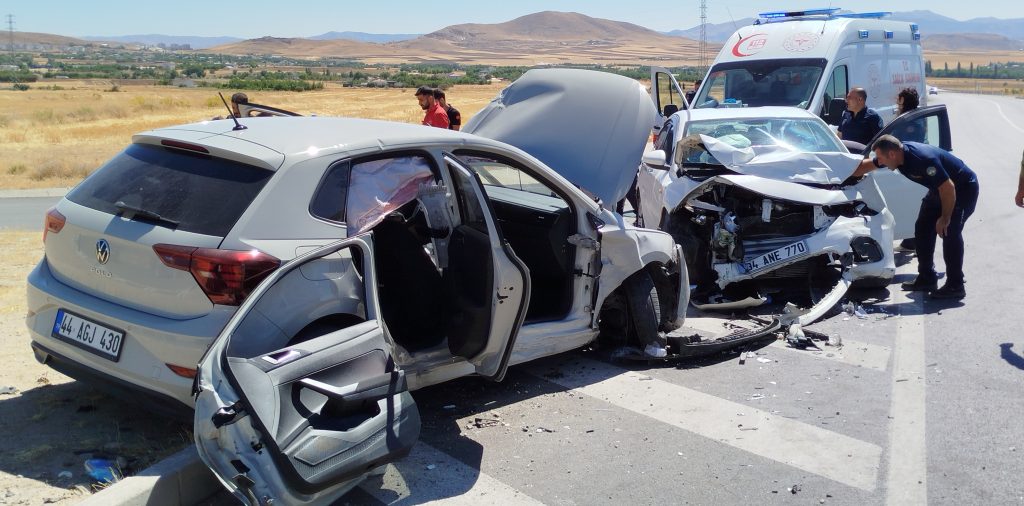 Elazığ’da Kuzey Çevre Yolu’nda Feci Kaza: 1’i Ağır 7 Yaralı