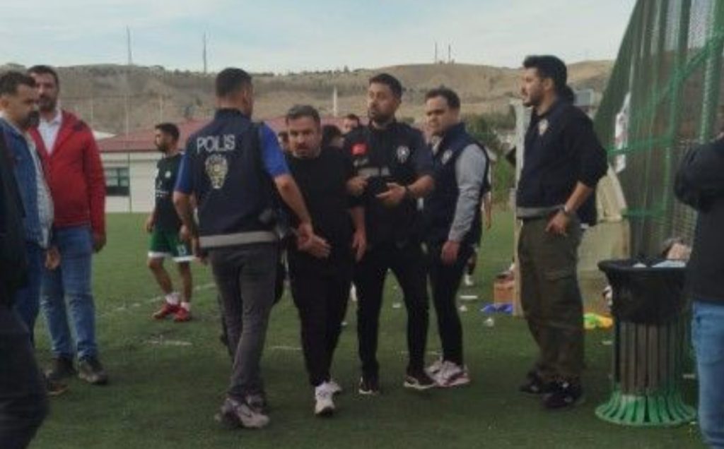 Paluspor-Alacakaya Maçında Saha Karıştı