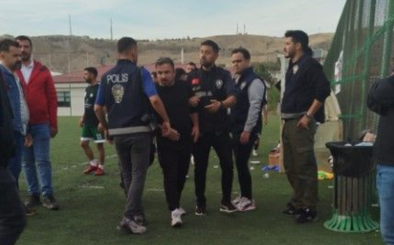 Paluspor-Alacakaya Maçında Saha Karıştı