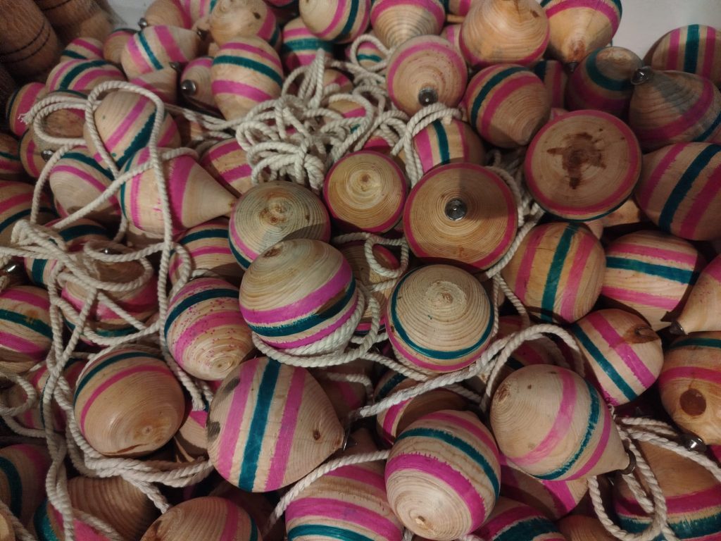 Elazığ’da Topaç (Mozik) Geleneği: Çocukluğumuzun Rüzgârı Hâlâ Dönüyor