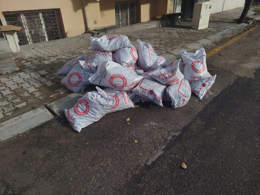 Elazığ’da Kış Yardımları Başladı Kömürler İhtiyaç Sahiplerine Ulaşıyor