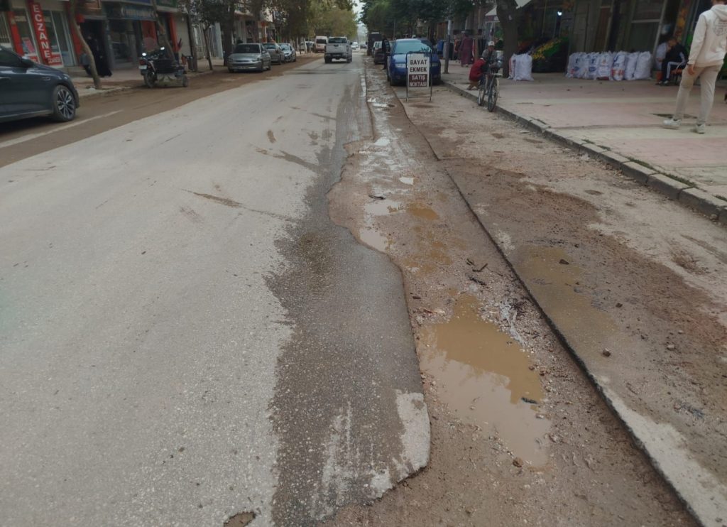 Kazım Karabekir Caddesi Çileye Döndü: Esnaf ve Mahalleli Başkan Şerifoğulları’ndan Acil Çözüm Bekliyor!