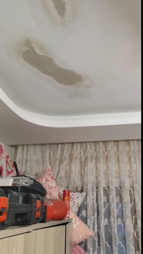 Aksaray TOKİ’de Çatı Skandalı: 303 Dairelik Yerleşimde 76 Aile Yağmur Altında Yaşıyor!