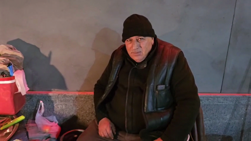 “Elazığ’ın Sokak Emekçisi Baba Yahya: 44 Yıllık Helal Lokma Mücadelesi”